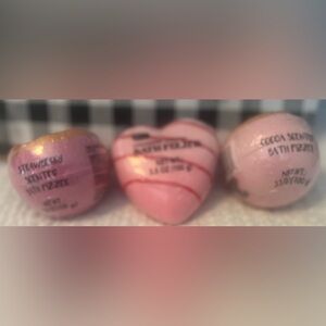 Heart & Geode-Shaped Pink Bath Bomb TRIO 💝
Strawberry & Cocoa Scents🍓🍫